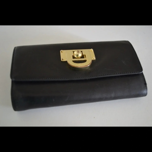 DKNY wallet - Picture 1 of 4